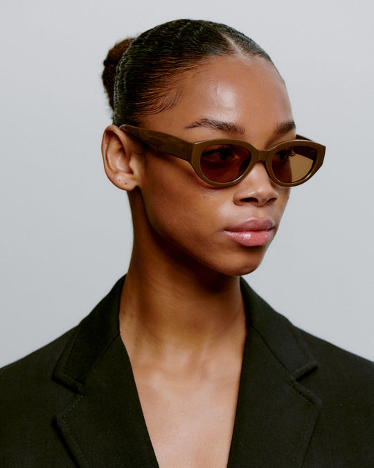 A. Kjærbede Winnie Solbrille / Chocolate