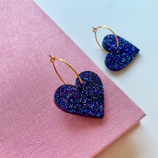 ByFossdal Two Hearts Øreringe / Blue glitter