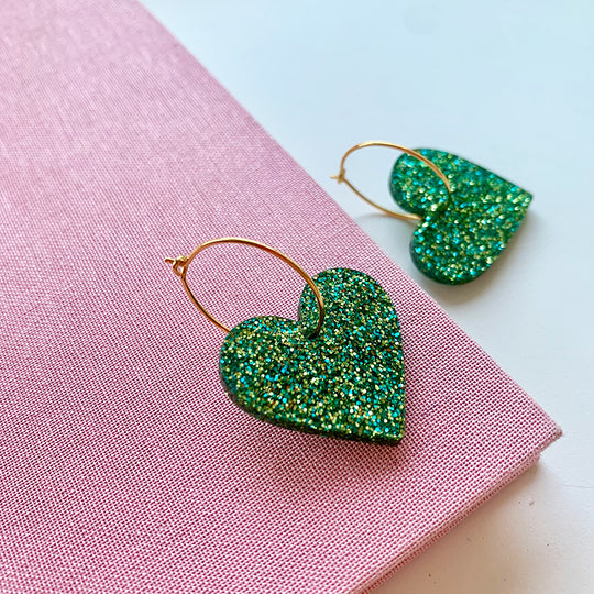 ByFossdal Two Hearts Øreringe / Green glitter
