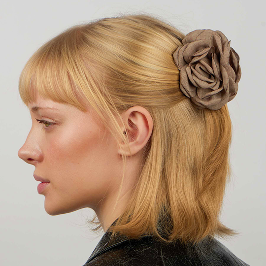 Sui Ava Rosa Hair Claw Clip / Taupe