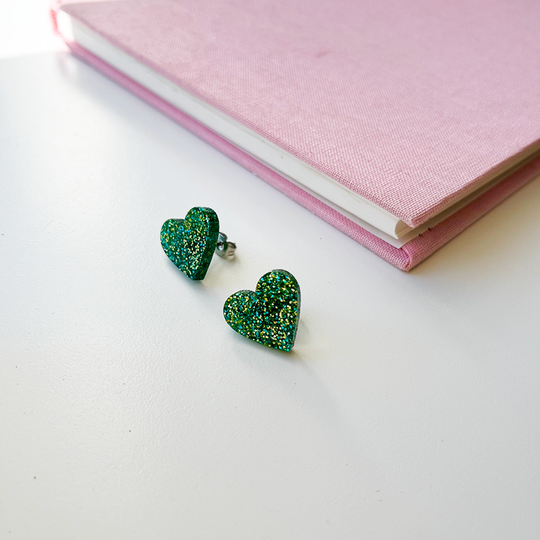 ByFossdal Tiny Hearts Øreringe / Green glitter