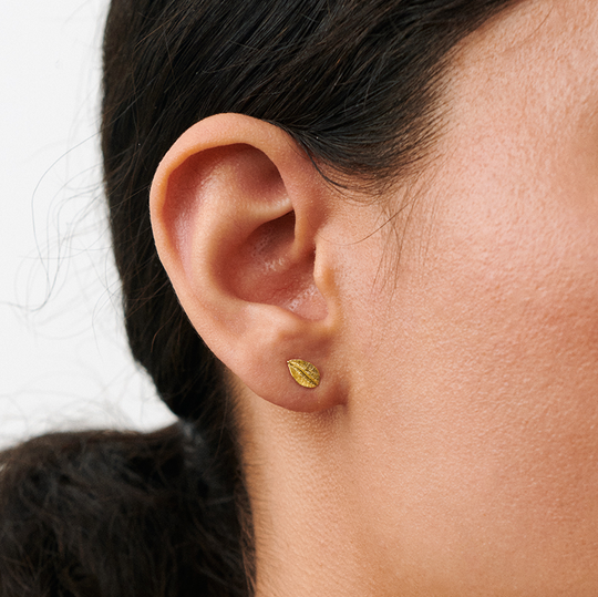 Pernille Corydon Elm Leaf Ørestikker / Forgyldt