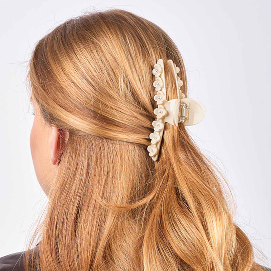 Sui Ava Bright Pearly Flower Clip / Cream