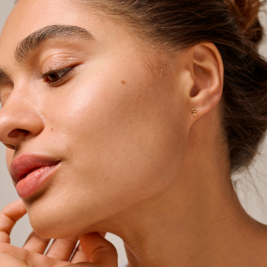 Enamel Feminine Power Ørestikker / Forgyldt