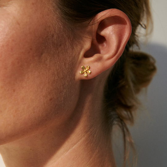 Pernille Corydon Wild Poppy Ørestikker / Forgyldt