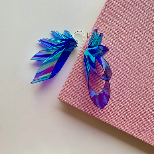 ByFossdal The Wings Small Øreringe / Blue rainbow