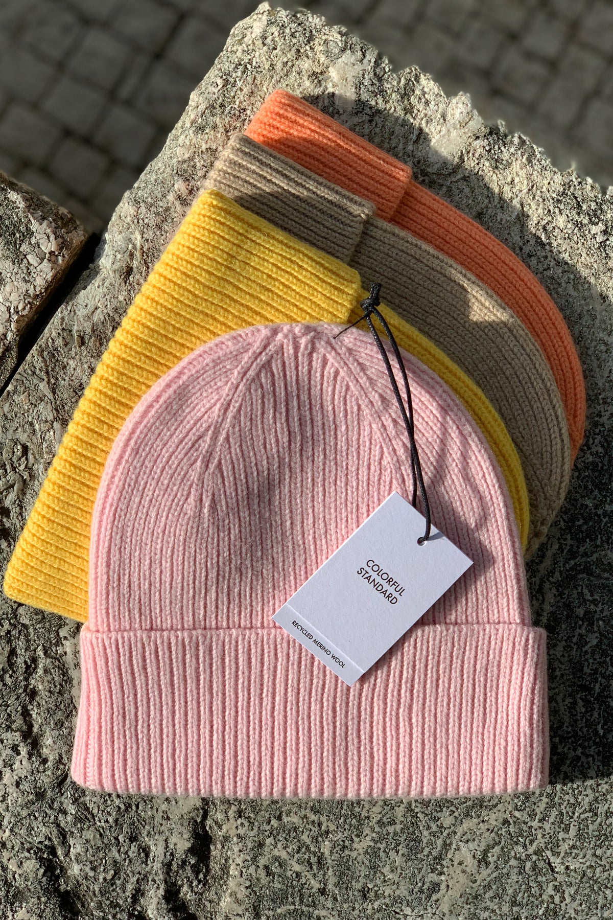 Colorful Standard Merino Wool Beanie / Faded pink– Shop.